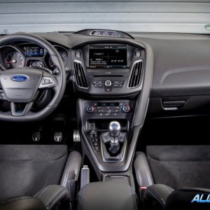 2016-Ford-Focus-RS-143-876x535.jpg