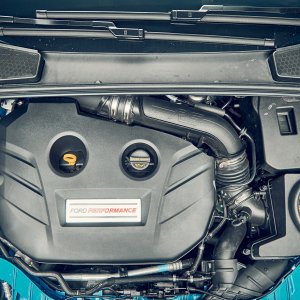 2016-Ford-Focus-RS-engine.jpg