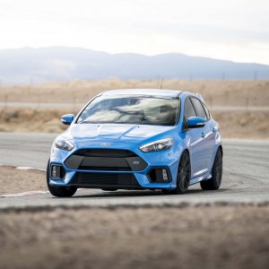 2016-Ford-Focus-RS-front-end-in-motion.jpg