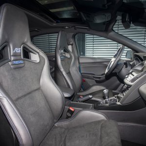 2016-Ford-Focus-RS-front-interior-seats-02.jpg