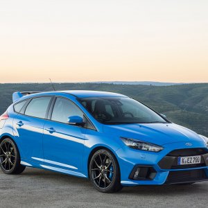 2016-Ford-Focus-RS-front-three-quarter1.jpg