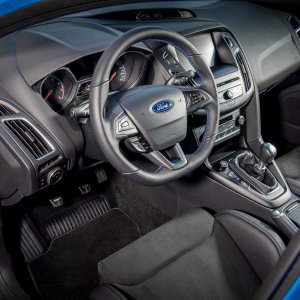 2016-Ford-Focus-RS-interior-view-02.jpg