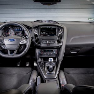 2016-Ford-Focus-RS-interior-view-031.jpg