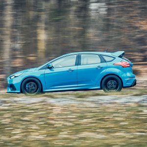 2016-Ford-Focus-RS-side-profile-in-motion.jpg
