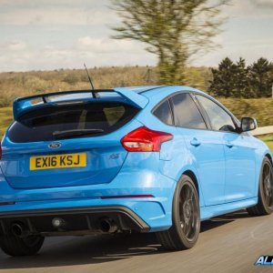 ford_focus_rs_rear_action.jpg