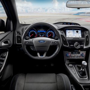 Limited-Edition-2018-Ford-Focus-RS-Interior.jpg
