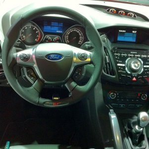 2012-ford-focus-ST-dash.jpg