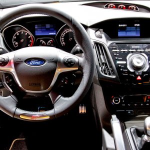 2012-ford-focus-ST-dash-view.jpg