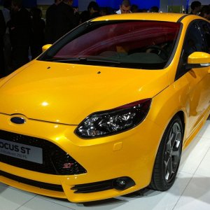 2012-ford-focus-ST-front-left-side-view.jpg