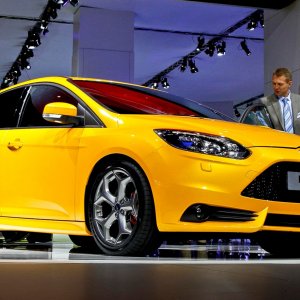2012-ford-focus-ST-front-three-quarters1.jpg