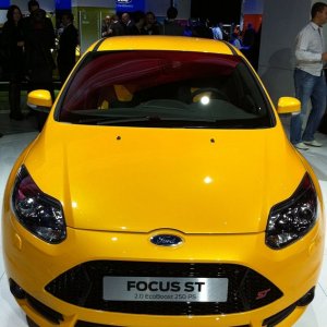 2012-ford-focus-ST-front-view-2.jpg