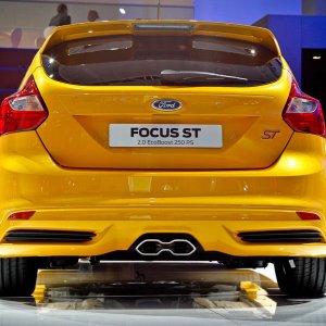 2012-ford-focus-ST-rear-profile.jpg