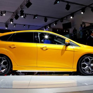 2012-ford-focus-ST-side-view.jpg