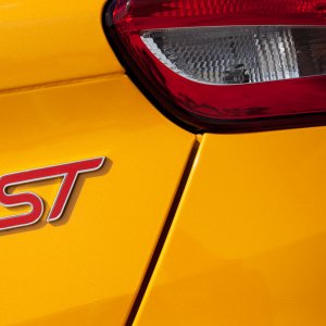 2015-Ford-Focus-ST-badge.jpg