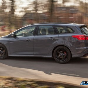 2015-Ford-Focus-ST-diesel-wagon-104-876x535.jpg