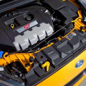 2015-Ford-Focus-ST-engine-03.jpg