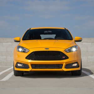2015-Ford-Focus-ST-front-end-02.jpg