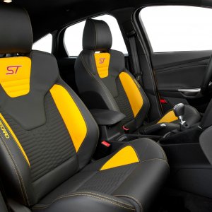 2015-Ford-Focus-ST-front-interior-seats.jpg