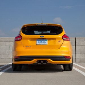 2015-Ford-Focus-ST-rear-end.jpg