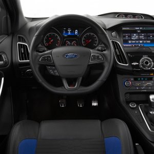 2015-Ford-Focus-ST-with-Mountune-Modifications-cockpit.jpg