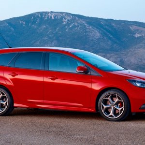 ford-Focus-ST-Wagon-front-view.jpg