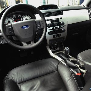 Ford-Focus-Sedan-USA-2008-Photo-01.jpg