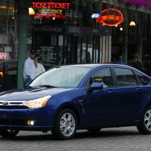 Ford-Focus-Sedan-USA-2008-Photo-05.jpg