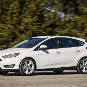 15fordfocus_29_hr.jpg