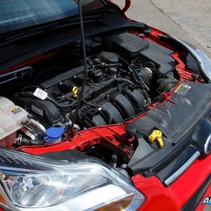 2012-ford-focus-se-20-liter-direct-injected-inline-4-engine-photo-459394-s-986x603.jpg