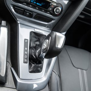 2014-Ford-Focus-Titanium-center-console.jpg