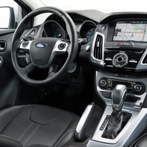 2014-Ford-Focus-Titanium-interior.jpg