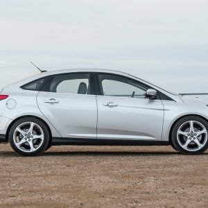 2014-Ford-Focus-Titanium-side-profile.jpg