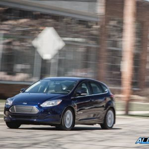 2016-Ford-Focus-BEV-101-876x535.jpg