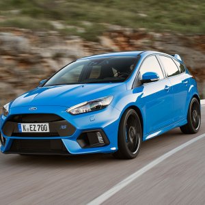2016-Ford-Focus-RS-front-three-quarter-in-motion-05-2.jpg