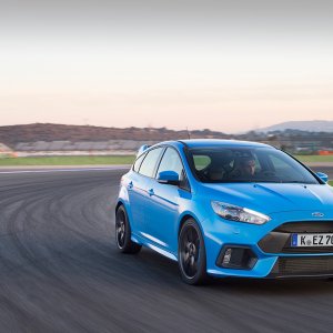 2016-Ford-Focus-RS-front-three-quarter-in-motion-18-2.jpg